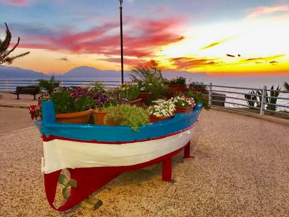 Вилла Case Vacanze Russo Траппето Экстерьер фото